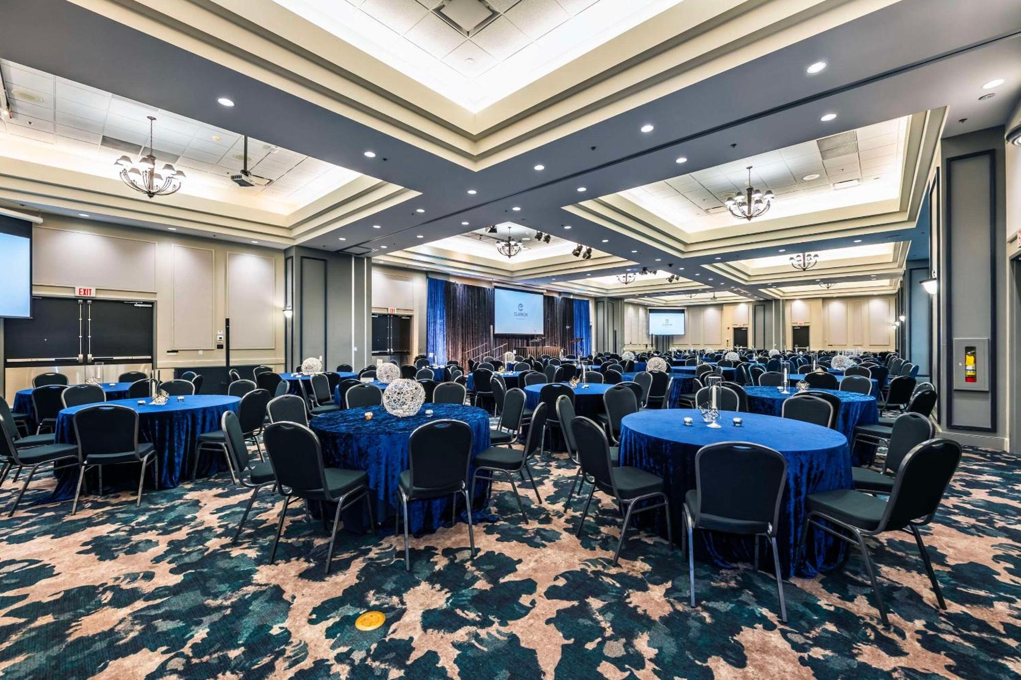 Clarion Hotel & Conference Centre Abbotsford Exterior foto